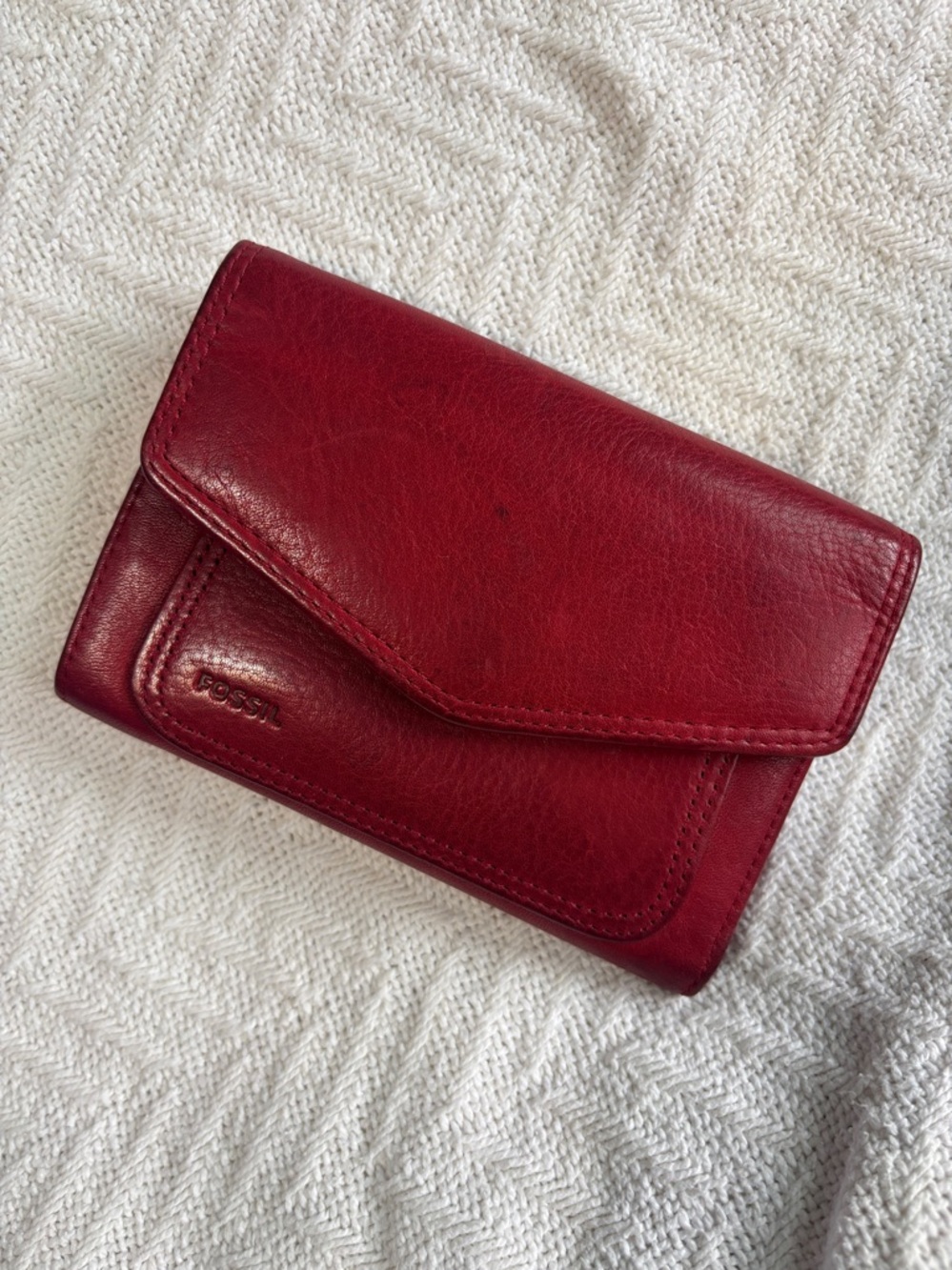 Fossil 1954 Vintage Wine Red Smooth Leather Trifold Envelope Wallet 5.5x4
